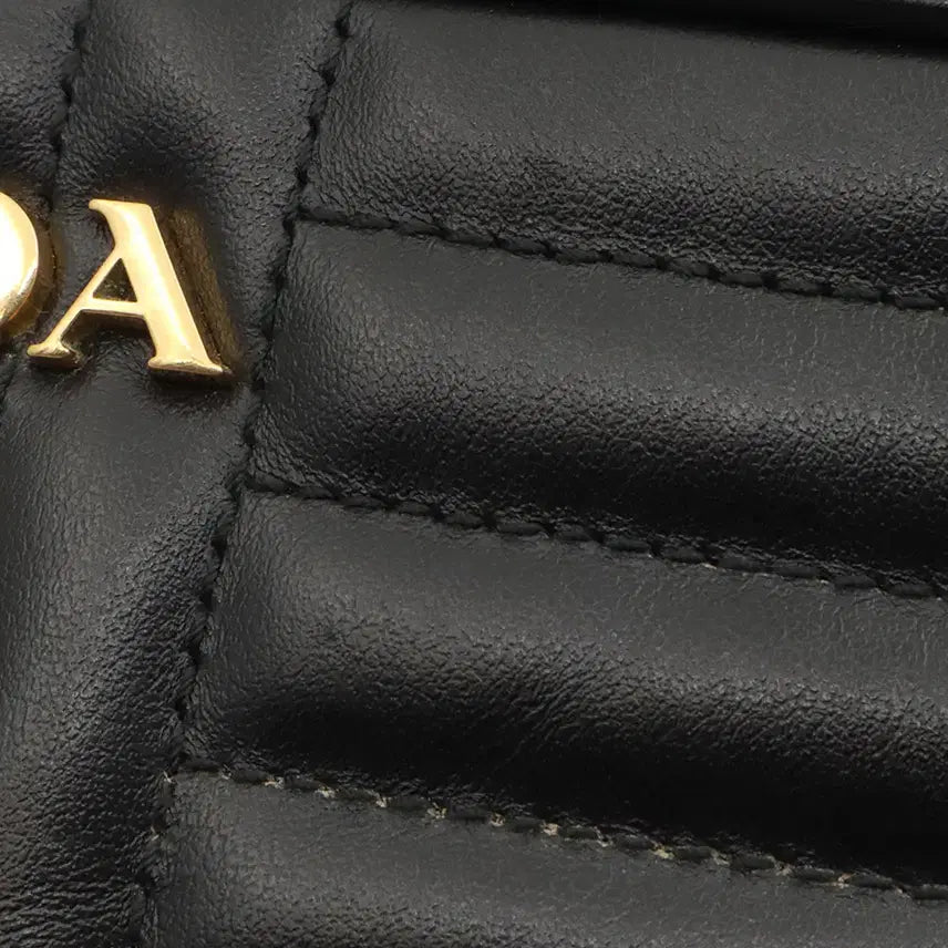 [BUNJANG] Prada Diagram Mini Chain Crossbody Bag / 프라다 블랙 카프스킨 금장 다이어그램 미니 체인 크로스백 / 1BH084