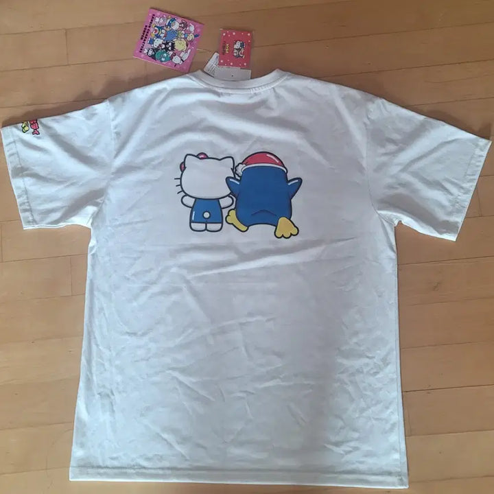 [BUNJANG] Don Peng x Hello Kitty Collaboration Short-Sleeve T-Shirt (L) / 돈펭 신상 헬로키티 콜라보 반팔티셔츠 L