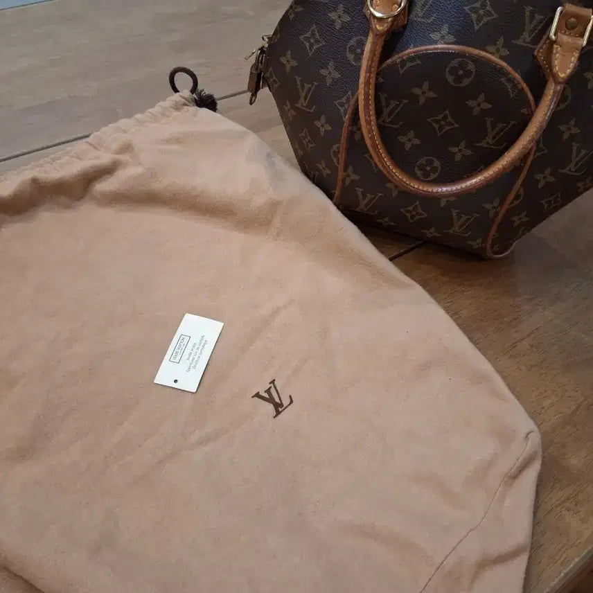 [SOLD OUT] 루이비통 엘립스 pm