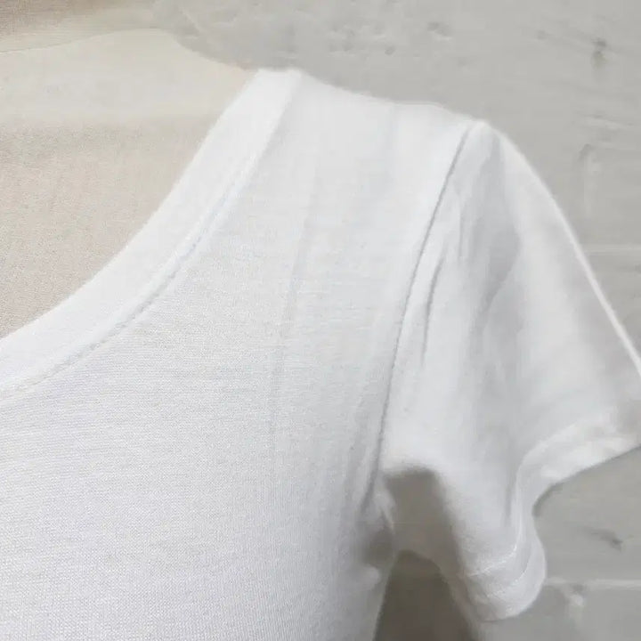 [SOLD OUT] 허리라인 양쪽셔링 라운드 슬림 반팔- 화이트