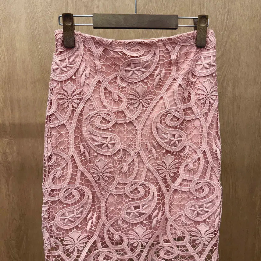 [BUNJANG] Sandro Floral Lace Midi Skirt / 산드로 플로럴 패턴 레이스 미디 스커트 시스루 디테일 슬림핏 핑크