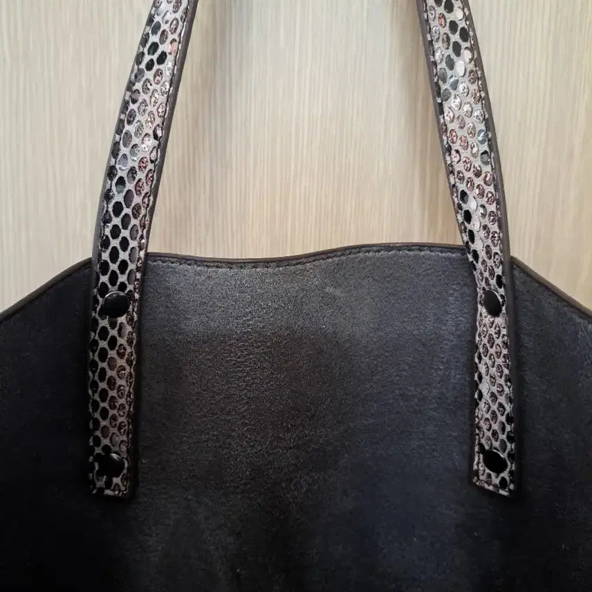[SOLD OUT] 파이톤 패턴의 토트백새상품