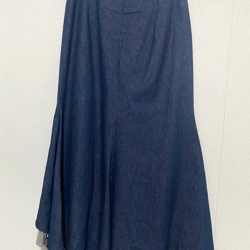 [SOLD OUT] 스튜디오톰보이 언발 데님 스커트