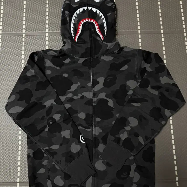 [SOLD OUT] 베이프 흑게 후드집업 / S