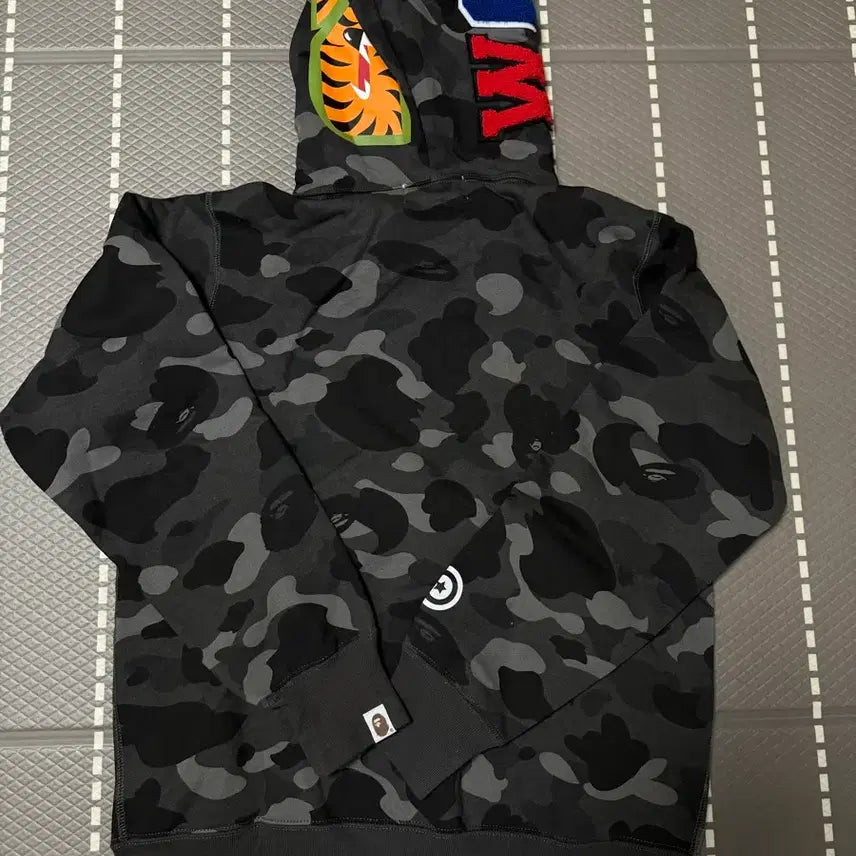 [SOLD OUT] 베이프 흑게 후드집업 / S