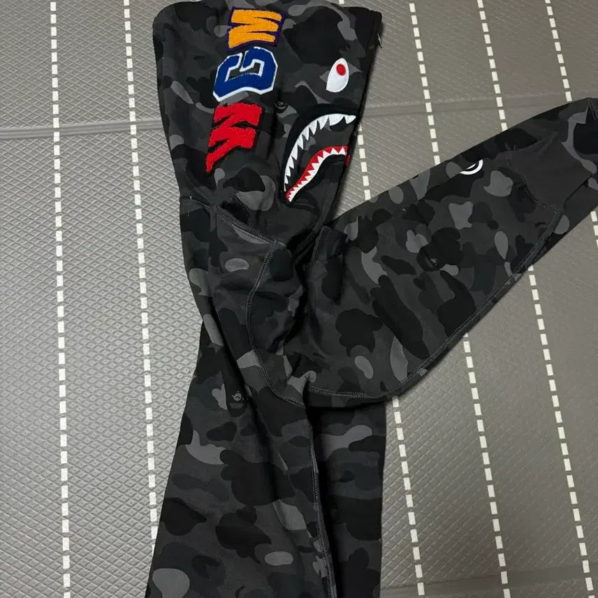 [SOLD OUT] 베이프 흑게 후드집업 / S