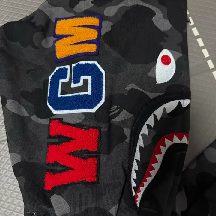 [SOLD OUT] 베이프 흑게 후드집업 / S