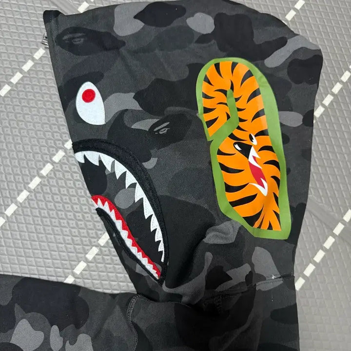 [SOLD OUT] 베이프 흑게 후드집업 / S