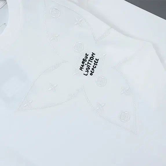 [BUNJANG] Louis Vuitton Monogram Flower Embroidered Round T-Shirt / 모노 플라워 자수로고 라운드 티셔츠