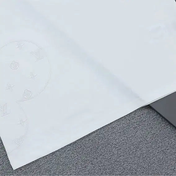 [BUNJANG] Louis Vuitton Monogram Flower Embroidered Round T-Shirt / 모노 플라워 자수로고 라운드 티셔츠