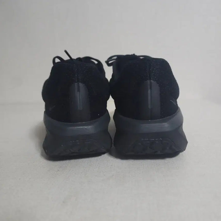 [SOLD OUT] 나이키 러닝화 윈플로 11    275
