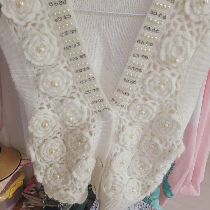 [BUNJANG] Ivory Pearl Embellished Knit Vest / 아이보리 진주 장식 니트 조끼