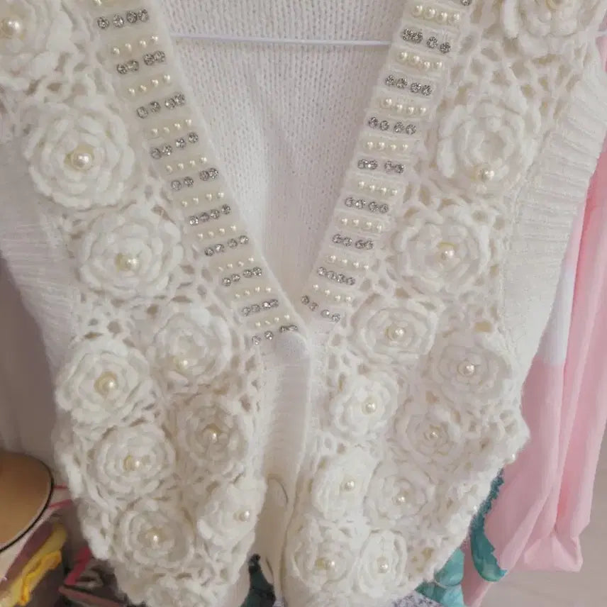[BUNJANG] Ivory Pearl Embellished Knit Vest / 아이보리 진주 장식 니트 조끼