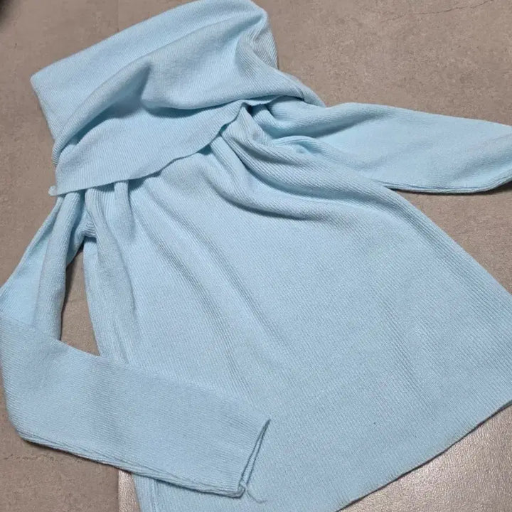 [BUNJANG] Off-Shoulder Long Sleeve Knit Top - Sky Blue / 오프숄더 긴팔 니트 하늘색