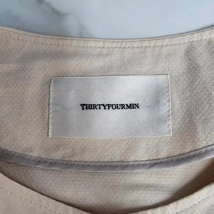 [BUNJANG] Thirtyfourmin Puff Crop Jacket / 써티포민 퍼프 크롭 자켓 원(프리)사이즈