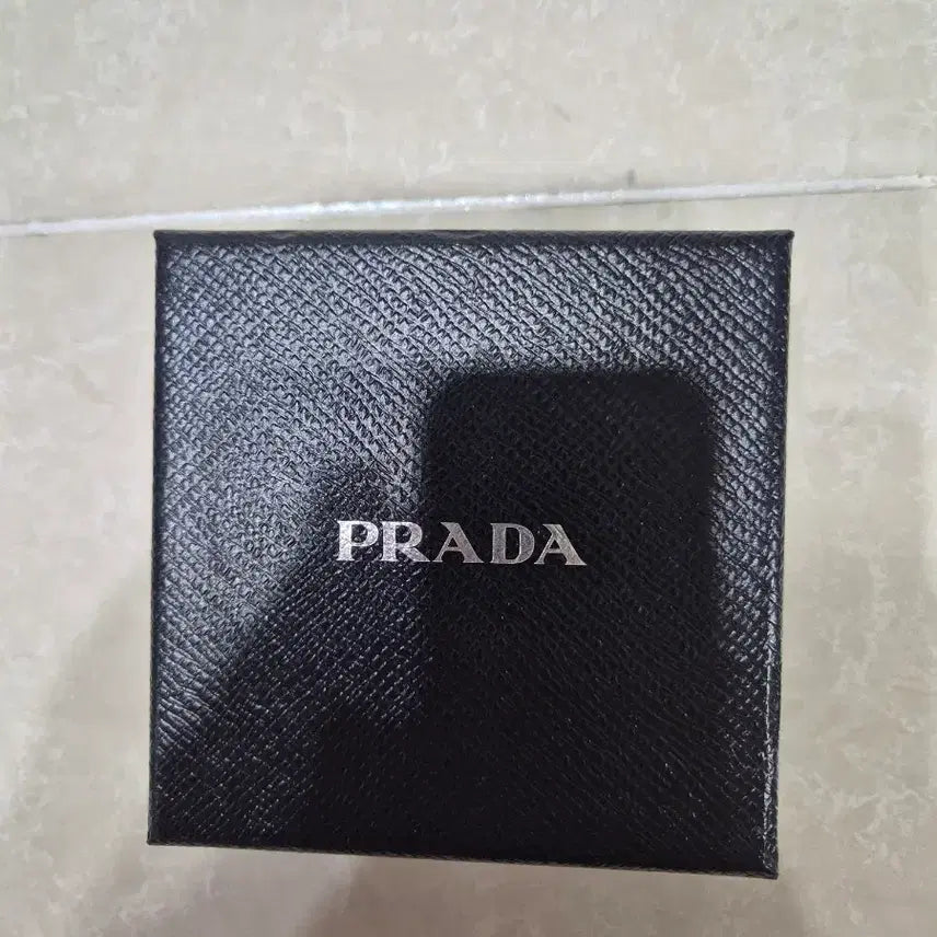 [BUNJANG] Prada Star Keychain / 프라다 별키링