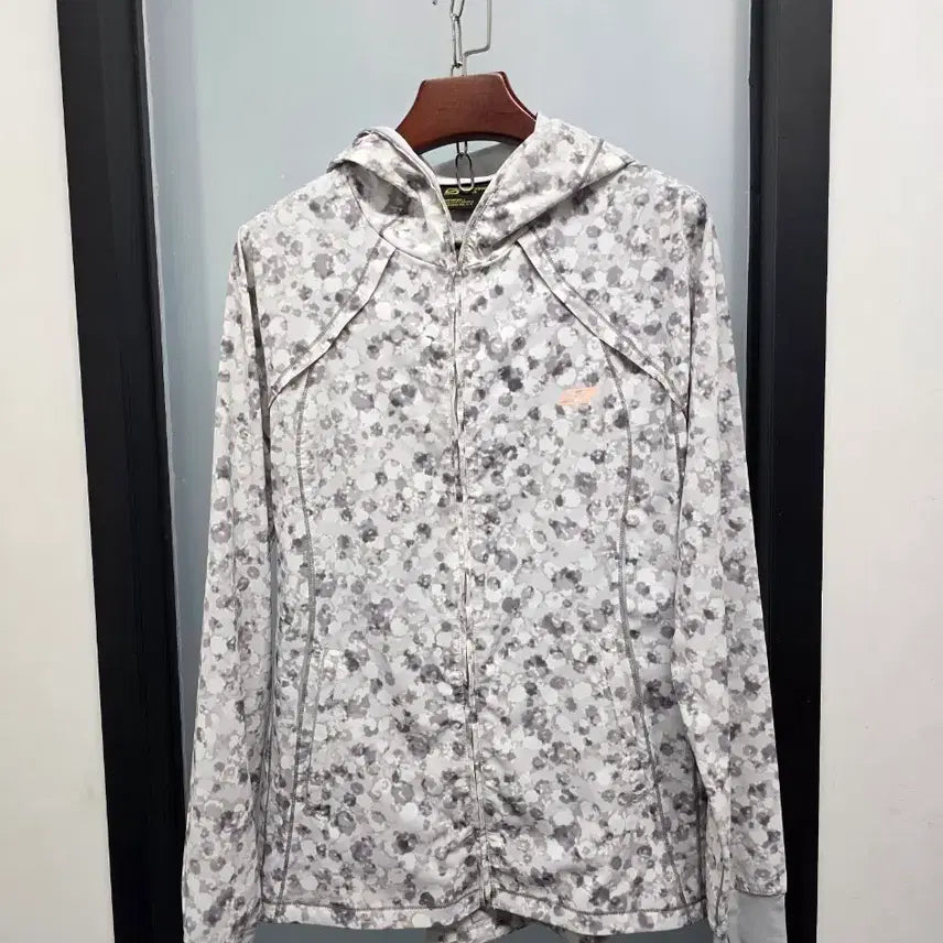 [BUNJANG] Skechers Performance Functional Hooded Windbreaker 95 / 스케쳐스 퍼포먼스 기능성 후드바람막이 95