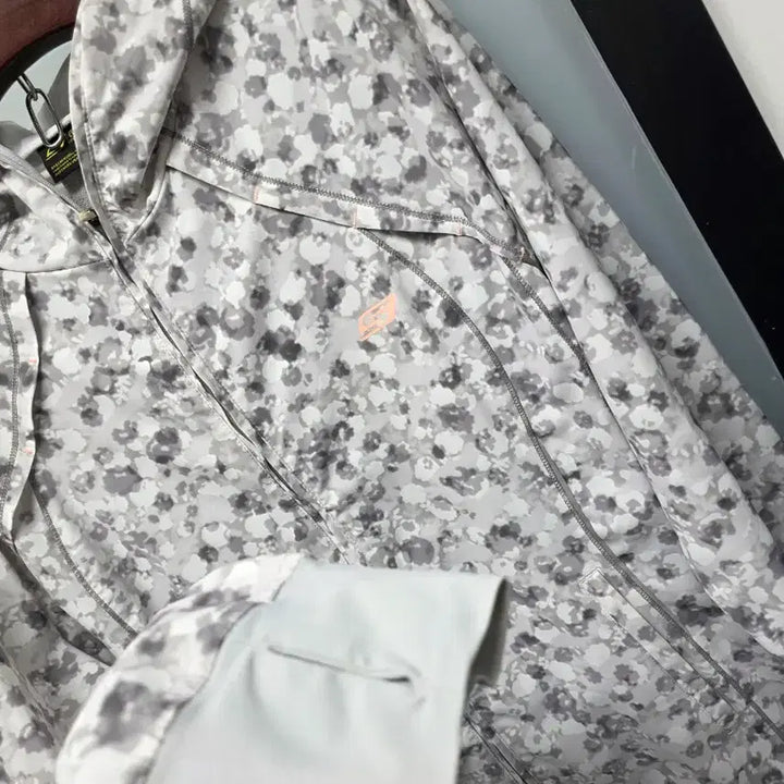 [BUNJANG] Skechers Performance Functional Hooded Windbreaker 95 / 스케쳐스 퍼포먼스 기능성 후드바람막이 95