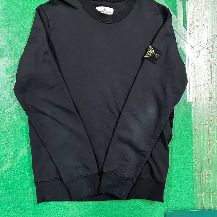 [SOLD OUT] 스톤아일랜드 맨투맨 블랙 M 사이즈