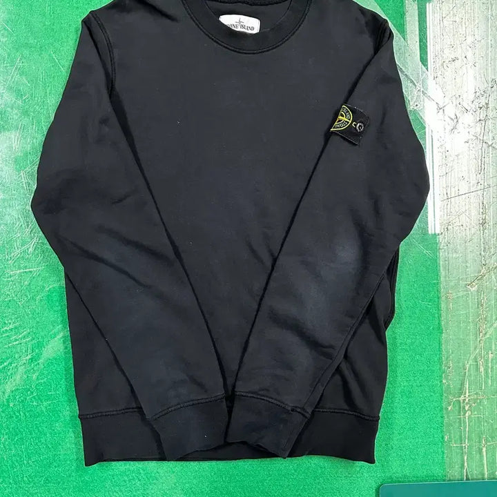 [SOLD OUT] 스톤아일랜드 맨투맨 블랙 M 사이즈