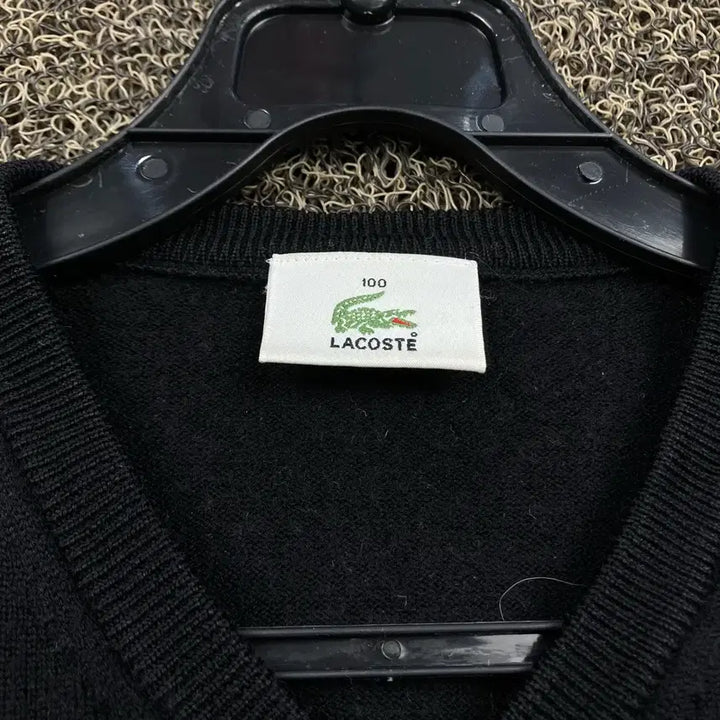 [SOLD OUT] 라코스테 블랙 브이넥 니트