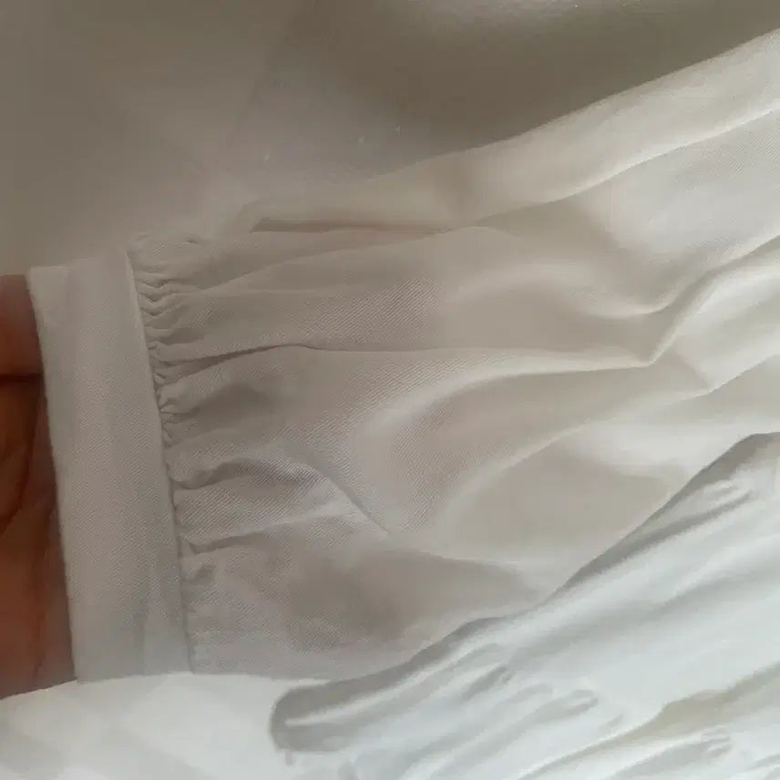 [BUNJANG] White Shirring Blouse Long Sleeve / 화이트 셔링 블라우스 긴팔
