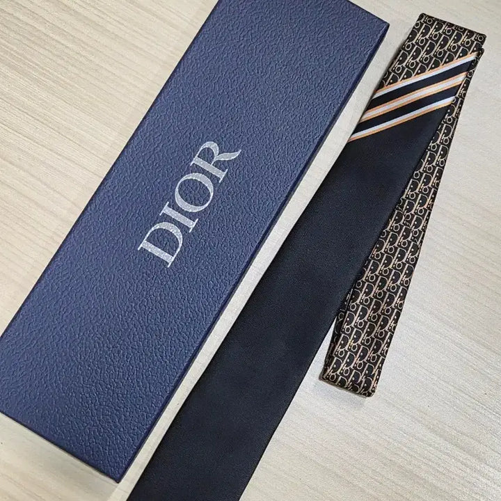 [BUNJANG] Dior Oblique Pattern Necktie / 디올 Dior 오블리크 배색넥타이(블랙골드)
