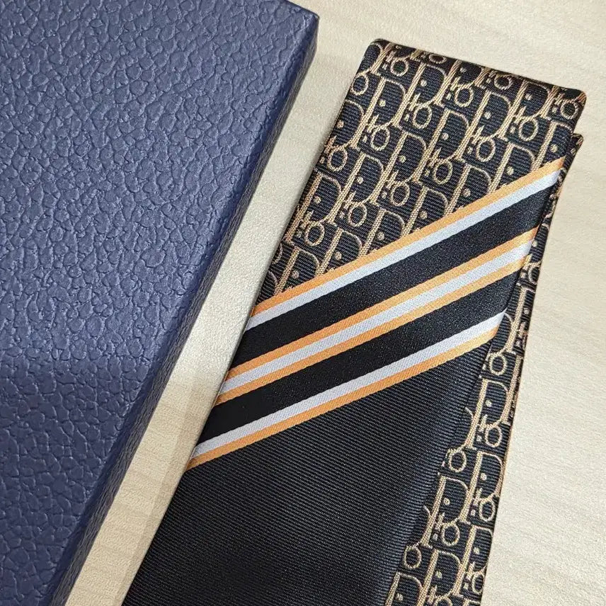 [BUNJANG] Dior Oblique Pattern Necktie / 디올 Dior 오블리크 배색넥타이(블랙골드)