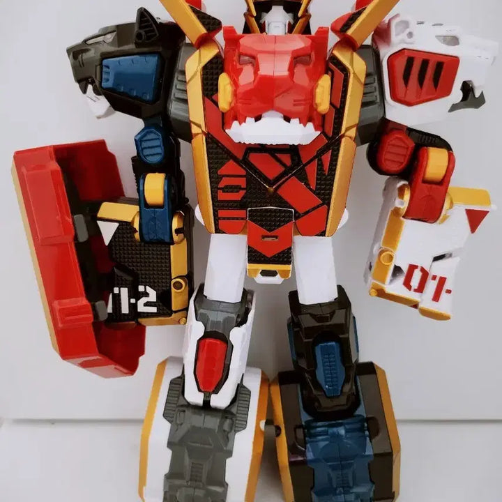 [BUNJANG] ZioMecha Beast Guardian Thunder Lion Toy / 왕실교사 하이네 리히트 폰 그란츠라이히 캔뱃지