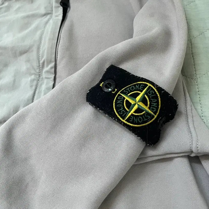 [SOLD OUT] 스톤 아일랜드 맨투맨 팝니다