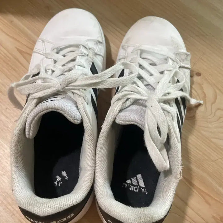 [BUNJANG] Adidas White Sneakers / 아디다스 흰색 운동화