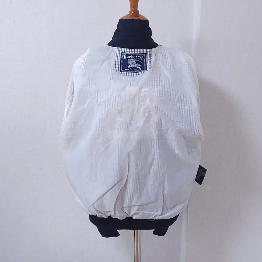 [SOLD OUT] 버버리 체크 자켓 백로고 봄버