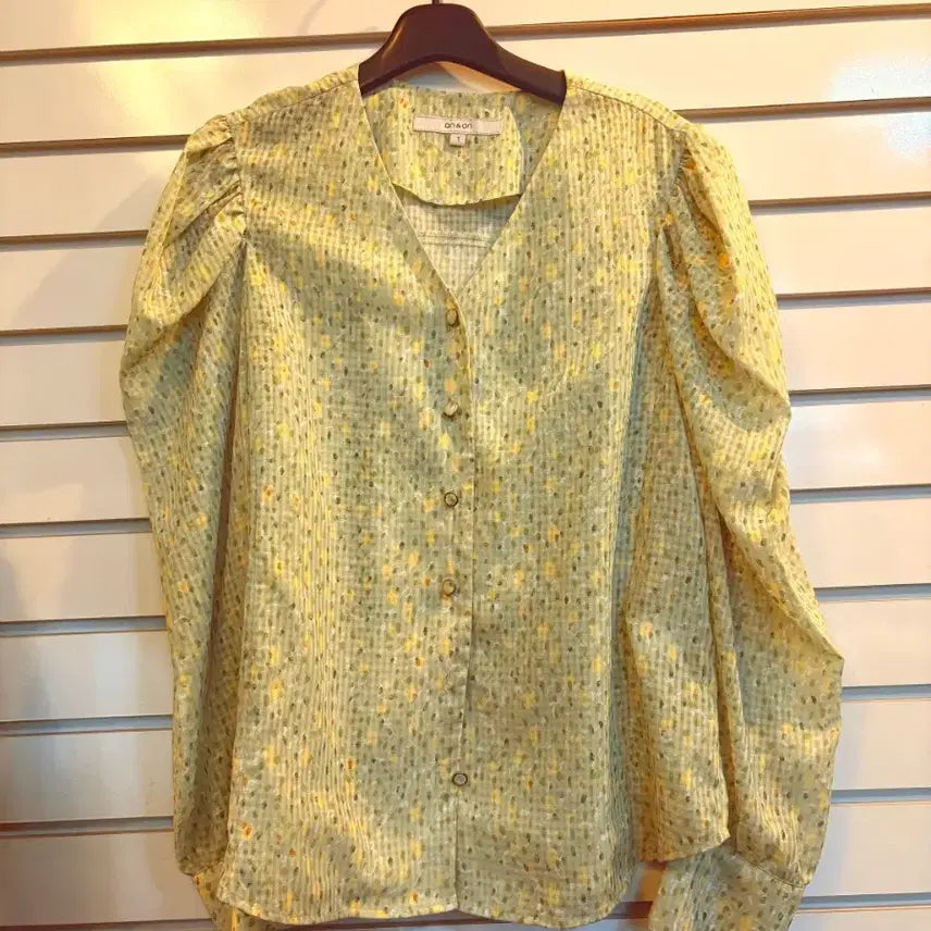 [BUNJANG] ON&amp;ON Flower Pattern Blouse / 온앤온 플라워 패턴 블라우스