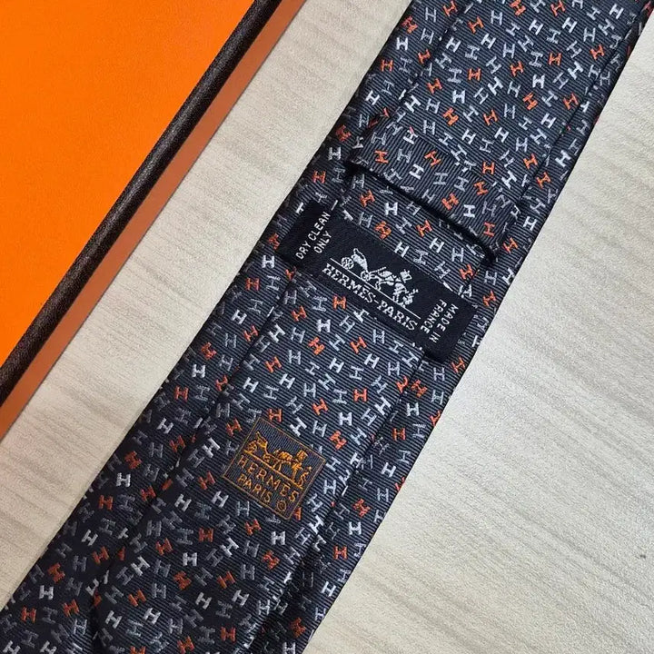 [BUNJANG] HERMES H-Pattern Silk Tie / 에르메스 HERMES H잔패턴 넥타이(그레이)