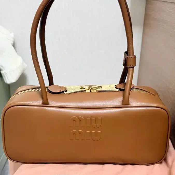[SOLD OUT] [급처]미우미우 가죽 보백 스물 (새상품)
