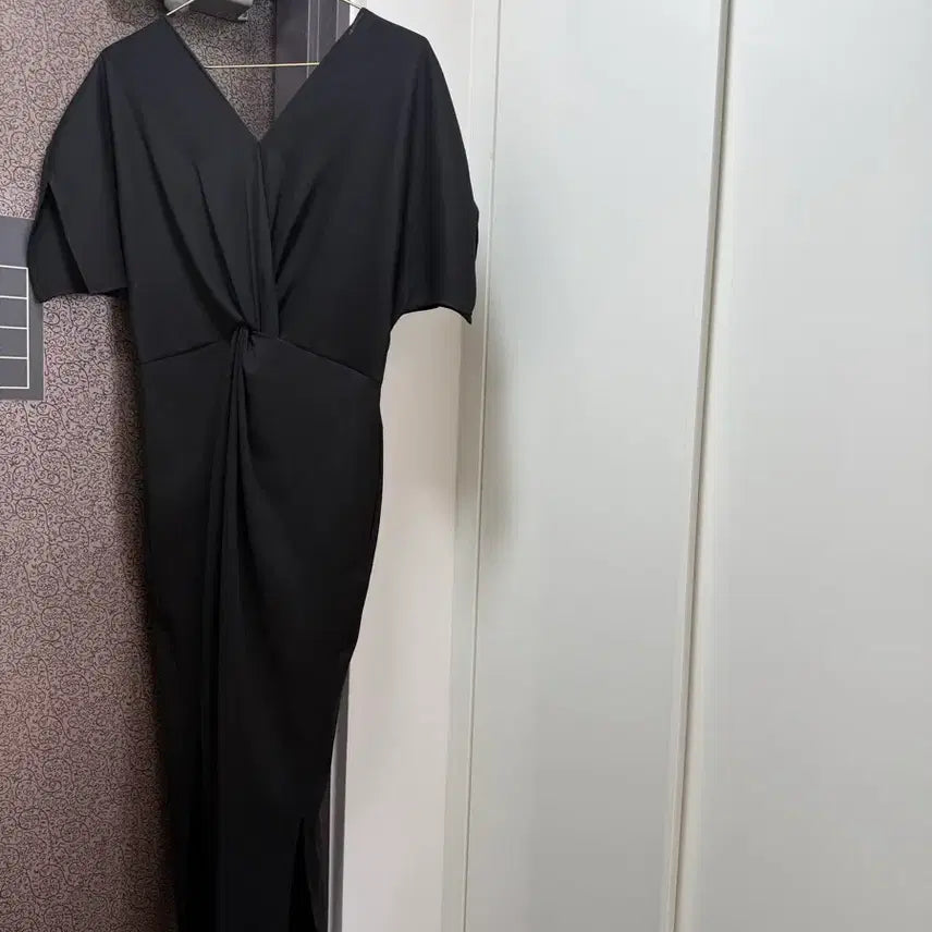 [BUNJANG] KIIMA Black V-Neck Drape Long Dress / KIIMA 블랙 브이넥 꼬임 드레이핑 롱 원피스