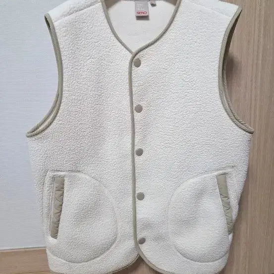[BUNJANG] SPAO Fleece Vest Ivory / 스파오 아이보리 뽀글이 조끼