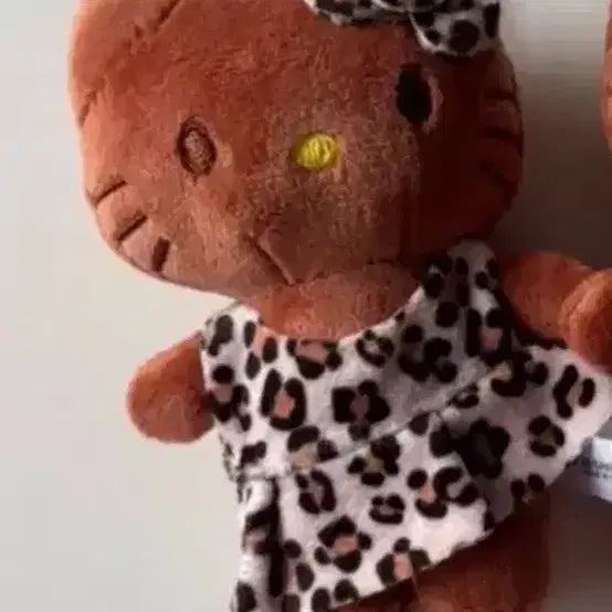 [BUNJANG] Kitty Tubing Keychain / 튜브 태닝 키티 키링