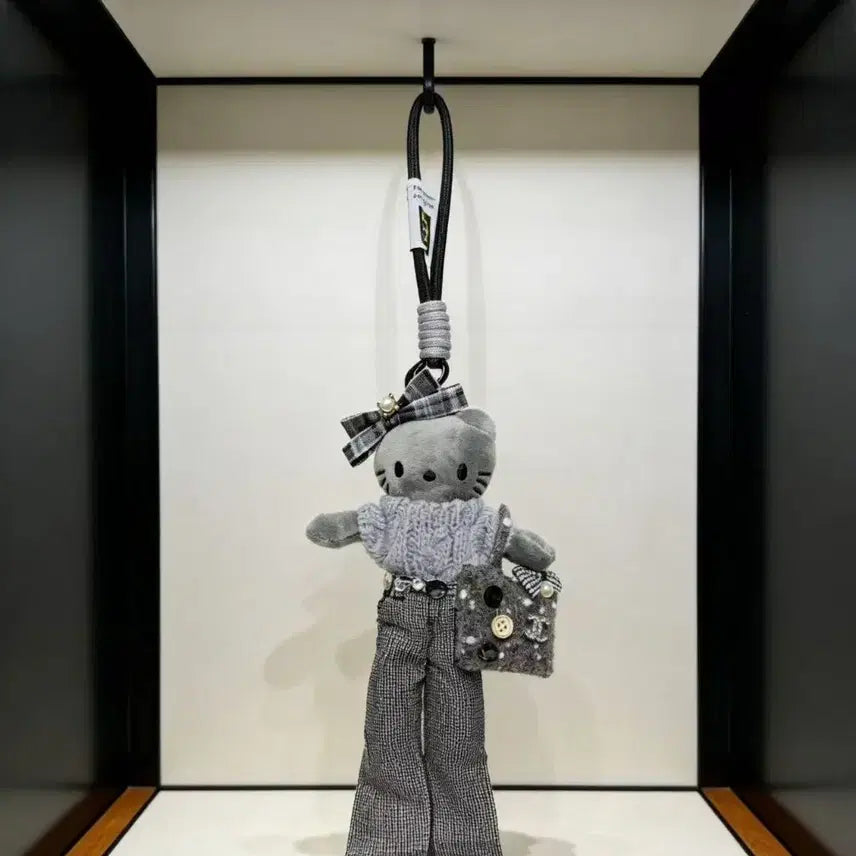 [SOLD OUT] 샤넬 안개 회색 헬로키티 키링 키홀더 차 키링 가방 액세서리