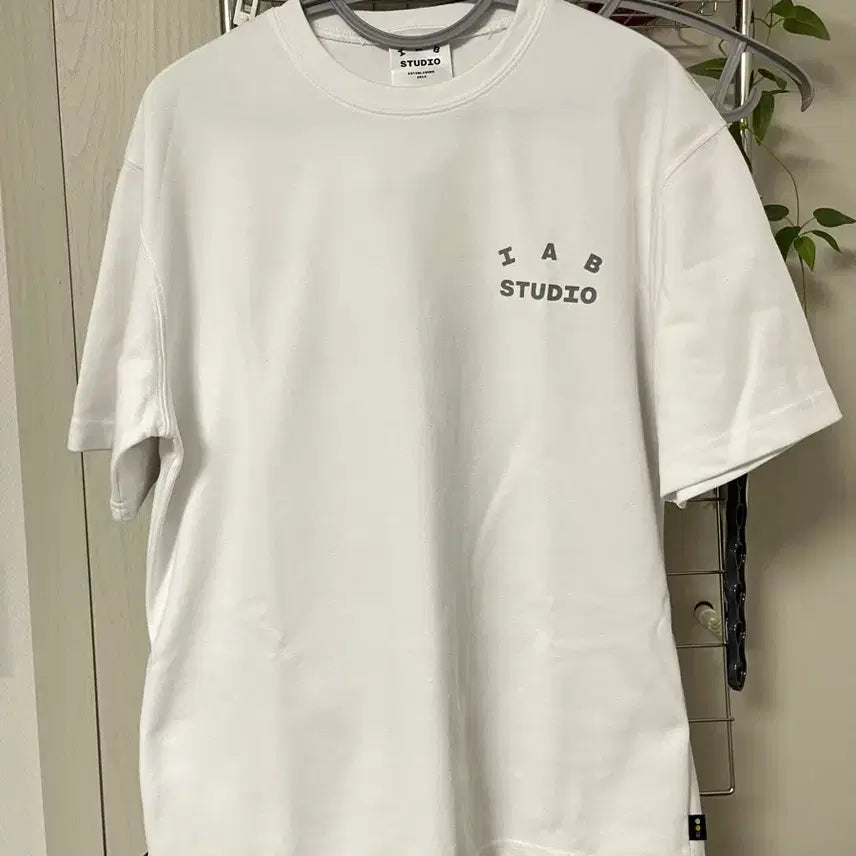 [BUNJANG] IAB Studio White Gray T-shirt / 아이앱 스튜디오 티셔츠 화이트 그레이m 새제품