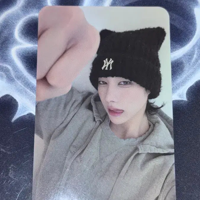 [BUNJANG] XLOV Louis POB Photocard / 엑스러브(XLOV) 루이 미공포 포카