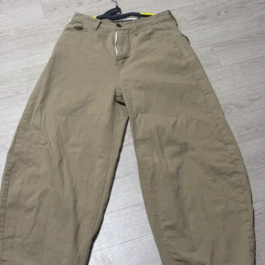 [BUNJANG] Beige Straight-Fit Trousers / 베이지색 바지 판매