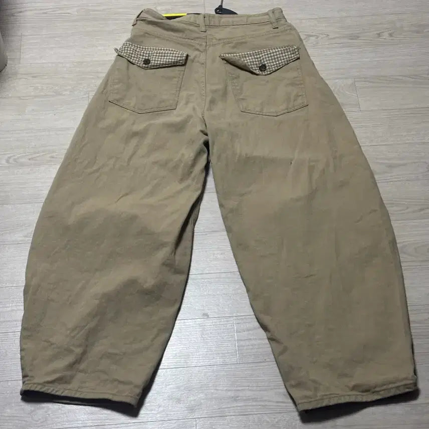 [BUNJANG] Beige Straight-Fit Trousers / 베이지색 바지 판매