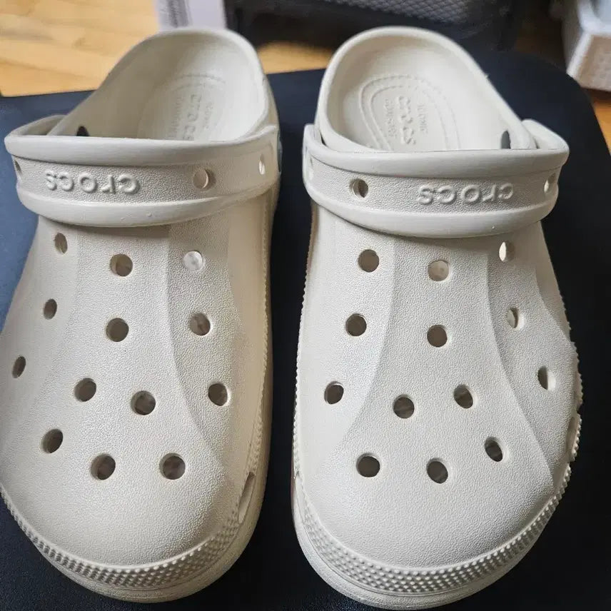 [SOLD OUT] 크록스 윈터화이트  바야 플랫폼230
