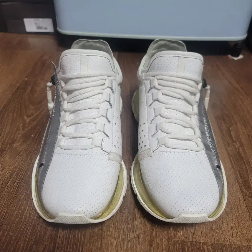 [BUNJANG] Givenchy Sneakers (Size 43) / 지방시 스니커즈  275