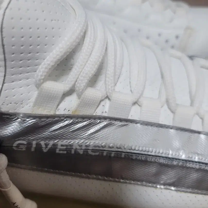 [BUNJANG] Givenchy Sneakers (Size 43) / 지방시 스니커즈  275