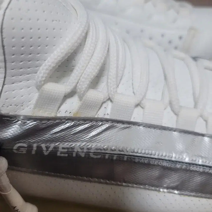 [BUNJANG] Givenchy Sneakers (Size 43) / 지방시 스니커즈  275