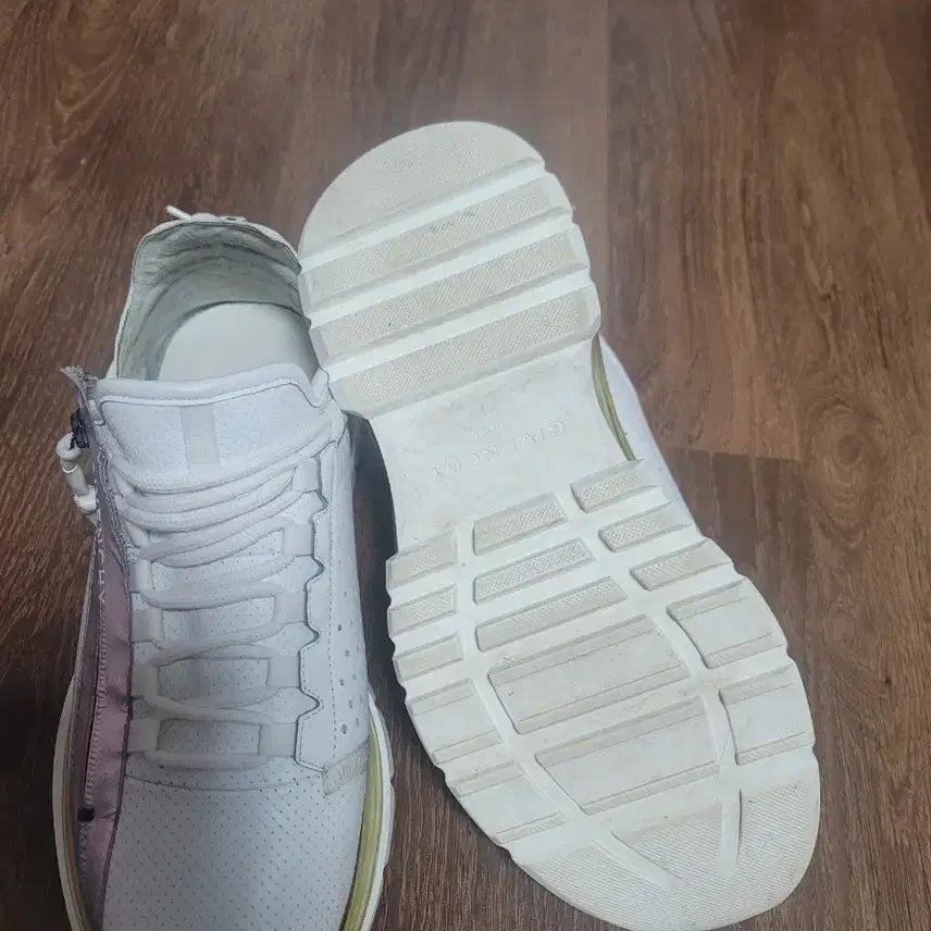 [BUNJANG] Givenchy Sneakers (Size 43) / 지방시 스니커즈  275