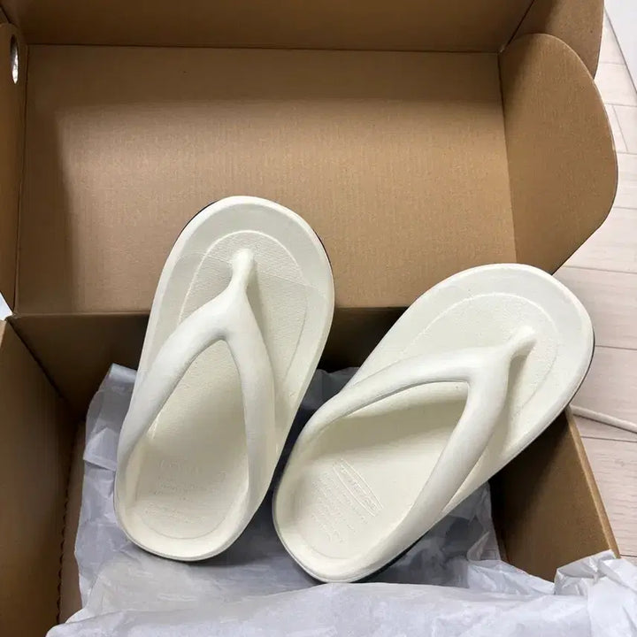 [BUNJANG] To&amp;To Zerovity Plumpy Creamy Black Slippers / 토앤토 Zerovity Plumpy 크리미 블랙