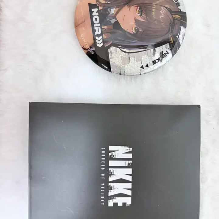 [BUNJANG] Niki Noir Hologram Can Badge / 니케 누아르 홀로그램 캔뱃지